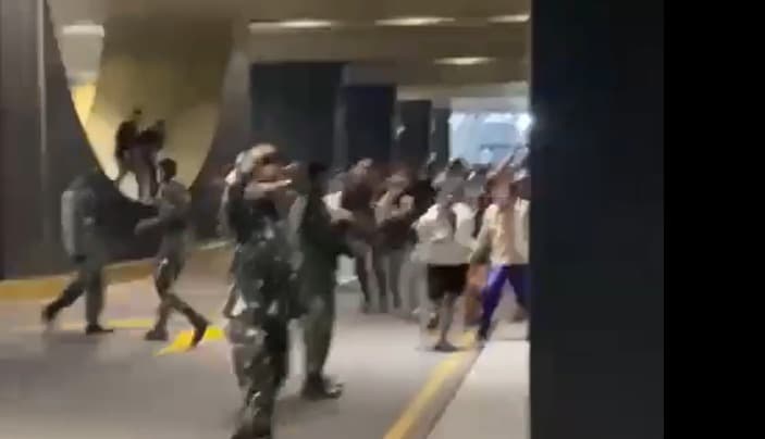 Video kerusuhan di gedung bni